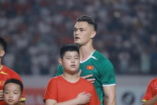 Lê Giang Patrik rực sáng giúp Việt Nam hạ Malaysia 2-0 ở bán kết lượt đi ASEAN Cup 2026
