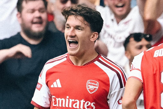 Màn trình diễn chói sáng của Christos Tzolis giúp Arsenal đè bẹp Man City 3-0 ở Siêu cúp