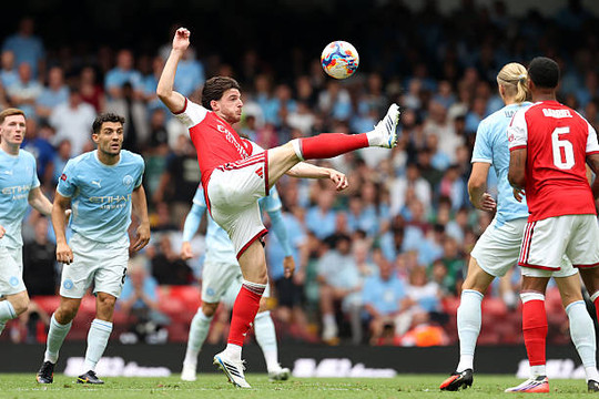 Thảm bại 0-3 trước Arsenal phơi bày khủng hoảng tuyến giữa Man City khi Rodri đến Barca