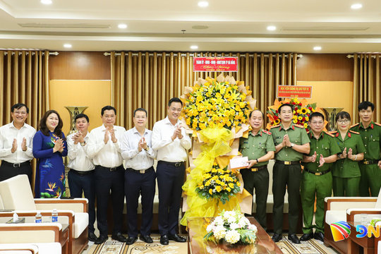 Lãnh đạo thành phố Đà Nẵng thăm, chúc mừng 81 năm Ngày truyền thống Công an nhân dân (19/8)