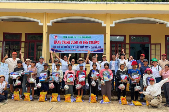 Tiếp sức học sinh vùng cao