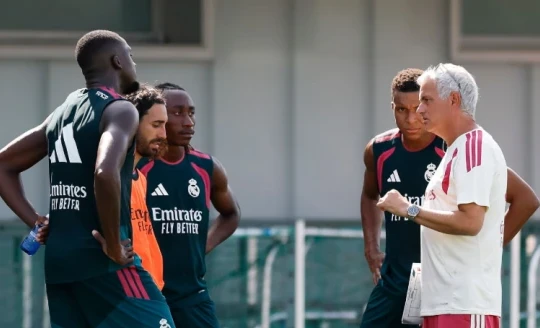 HLV Jose Mourinho tái thiết Real Madrid với sơ đồ 4-2-3-1 và dàn 6 tân binh đắt giá trước mùa giải mới