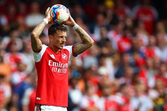 Arsenal mở đường cho Ben White tới Everton nếu hoàn tất chiêu mộ Ezri Konsa từ Aston Villa