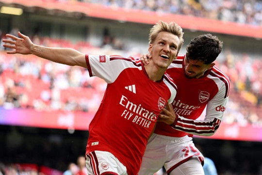 Martin Odegaard tái hiện phong độ đỉnh cao giúp Arsenal hạ Manchester City tại Siêu Cúp Anh