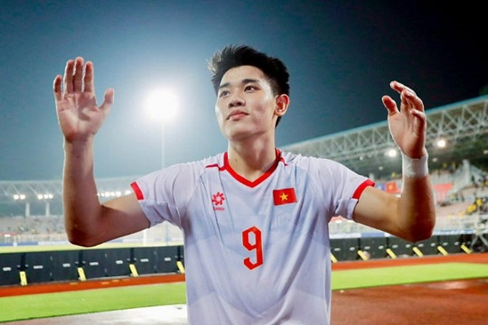 Tuyển Việt Nam tái đấu Malaysia: HLV Kim Sang-sik và bài toán giữ chân cho trận chung kết