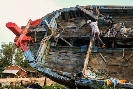 Hoi An Wood turns reclaimed boat timber into high-end furniture