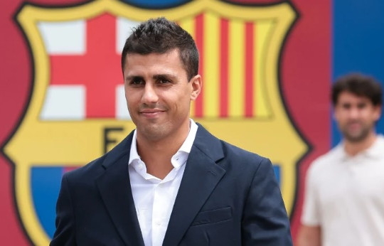 Barcelona vượt mặt Real Madrid chiêu mộ thành công Rodri từ Manchester City với giá 76,5 triệu Euro