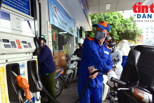 Từ 15 giờ ngày 20/8, giá xăng dầu đồng loạt tăng