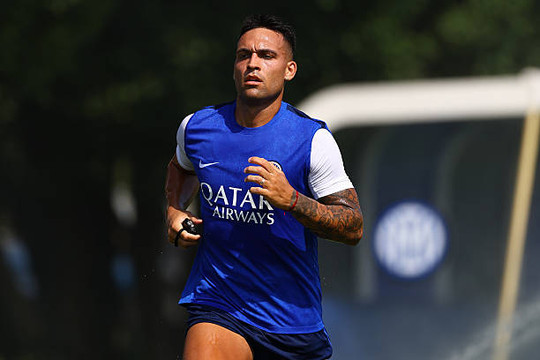 Barcelona duyệt ngân sách lớn quyết chiêu mộ Lautaro Martinez theo yêu cầu Hansi Flick