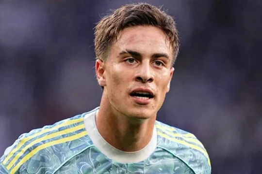 Hụt Julian Alvarez, Arsenal sẵn sàng chi 86 triệu bảng chiêu mộ tài năng Kenan Yildiz
