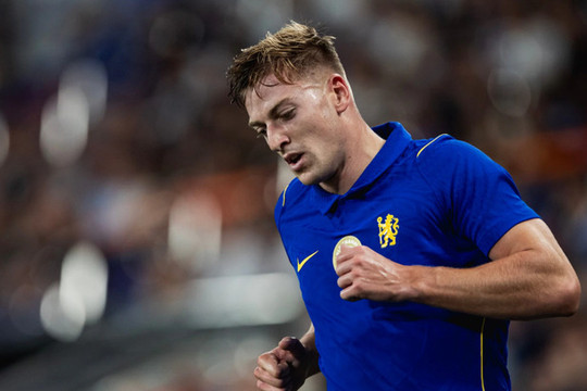 Chelsea tách Liam Delap và Nicolas Jackson khỏi đội một nhằm tinh gọn lực lượng của Xabi Alonso