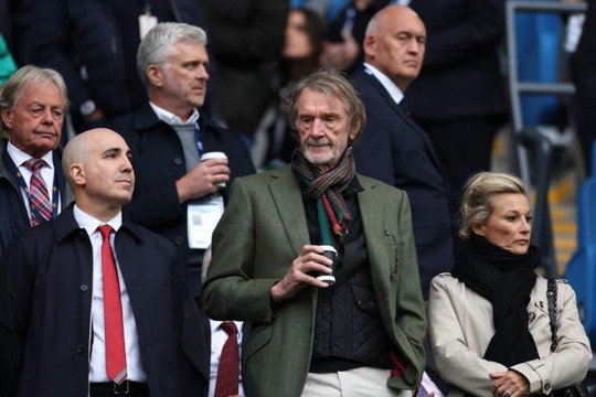 Dù tiến gần Carlos Baleba, Manchester United vẫn chưa thể chạm mốc điểm 10 tuyệt đối