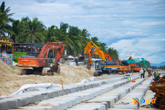 Tăng tốc thi công tuyến kè bảo vệ sông Thu Bồn khu vực An Lương và bờ biển Hội An