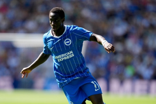 Liverpool dồn lực chiêu mộ ngôi sao Yankuba Minteh của Brighton sau bế tắc vụ Barcola