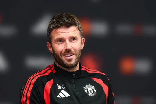 HLV Michael Carrick phản bác nhận định Manchester United có lịch thi đấu dễ dàng mùa 2026/27