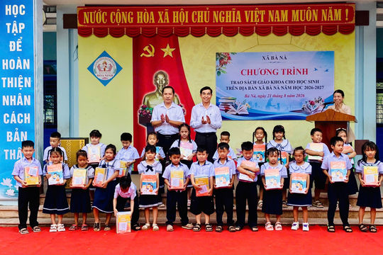 Hơn 1.000 học sinh xã Bà Nà được hỗ trợ sách giáo khoa trước thềm năm học mới