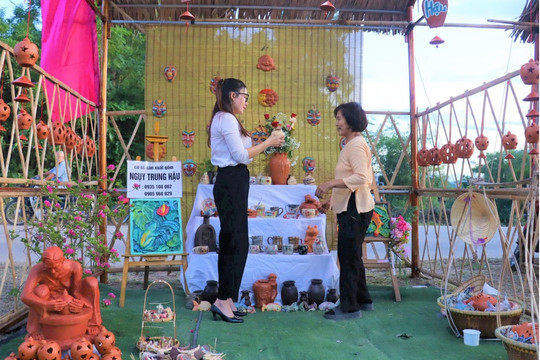 Festive coolours bring 500-year-old Thanh Ha Pottery Village to life