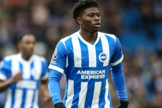 Man United chi 70 triệu bảng hoàn tất thương vụ chiêu mộ tiền vệ Carlos Baleba từ Brighton