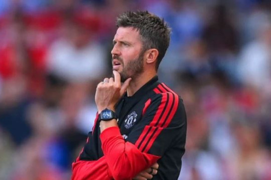 HLV Michael Carrick tự tin với chiến lược chuyển nhượng thông minh của Manchester United