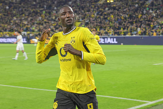 Barcelona liên hệ với Borussia Dortmund nhằm chiêu mộ chân sút cự phách Serhou Guirassy