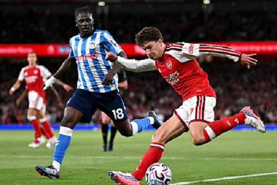 Christos Tzolis rực sáng bên cánh trái, Arsenal đại thắng Coventry City 3-0 ở trận mở màn