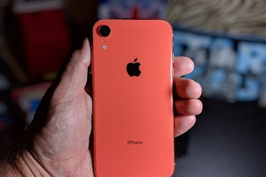 So sánh iPhone XR và iPhone 11 tầm giá 4 triệu đồng: Trải nghiệm thực tế có còn đáng mua?