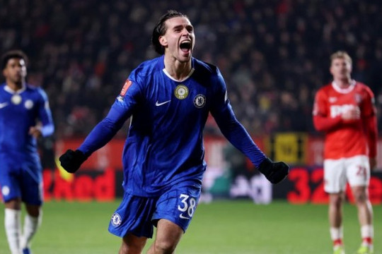 Sevilla đẩy mạnh đàm phán mượn Marc Guiu nhằm giải cứu chân sút trẻ thất sủng của Chelsea
