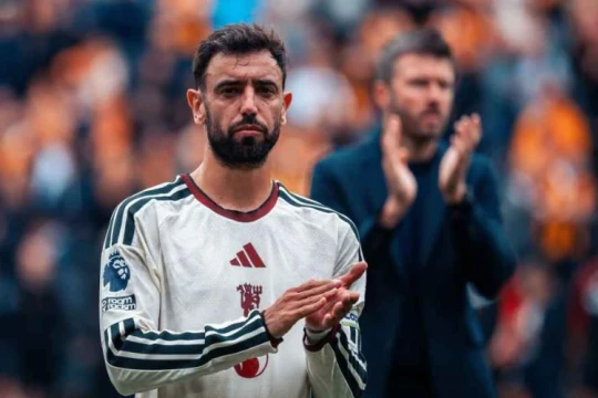 Bruno Fernandes cảnh báo lỗ hổng bóng chết sau trận thua sốc 0-2 của MU trước Hull City