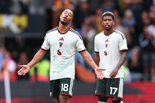 Man Utd gục ngã 0-2 trước Hull City: Bộ đôi tân binh 85 triệu bảng Tielemans và Santos gây thất vọng