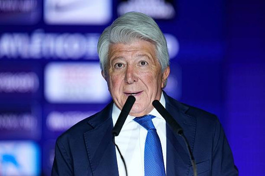 Chủ tịch Atletico Madrid Enrique Cerezo chỉ trích Barcelona vì thương vụ Julian Alvarez