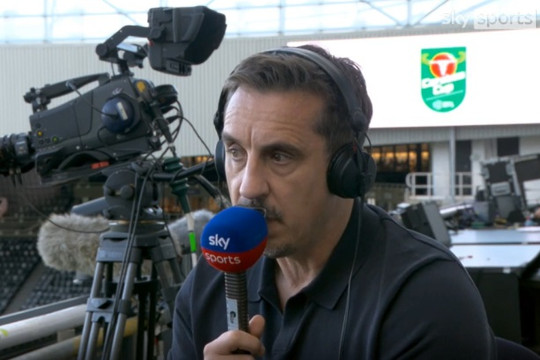 Gary Neville gióng hồi chuông cảnh báo Man Utd phải mua hậu vệ sau trận thua Hull City