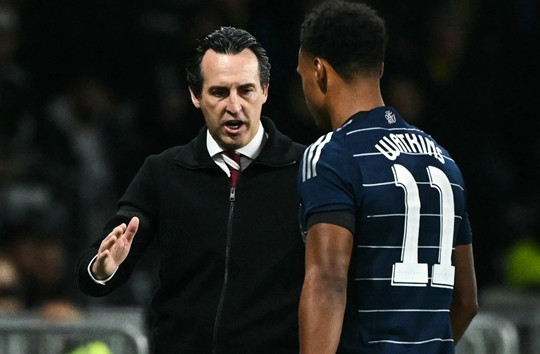 HLV Unai Emery giữ thái độ khó hiểu về Ollie Watkins sau thất bại 0-4 của Aston Villa