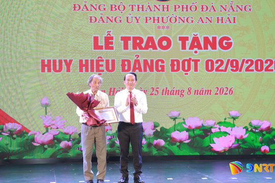 Phường An Hải và Sơn Trà trao Huy hiệu Đảng đợt 2/9 cho 532 đảng viên