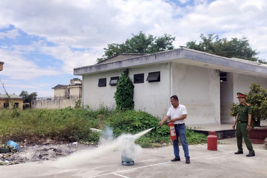 Phường Điện Bàn bồi dưỡng nghiệp vụ phòng cháy, chữa cháy và cứu nạn, cứu hộ cho lực lượng cơ sở