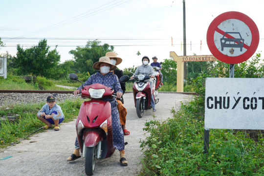 Xã Chiên Đàn: Tìm sự đồng thuận khi đóng lối đi qua đường sắt