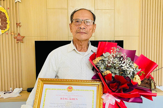 Người giữ màu xanh cho làng quê Bồ Bản