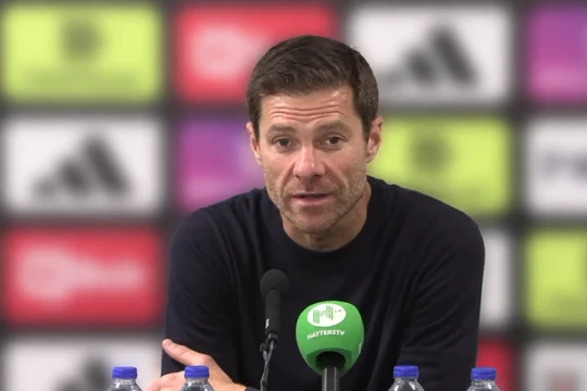 HLV Xabi Alonso khen ngợi tam tấu hàng công Chelsea sau trận thắng kịch tính 3-2 trước Fulham