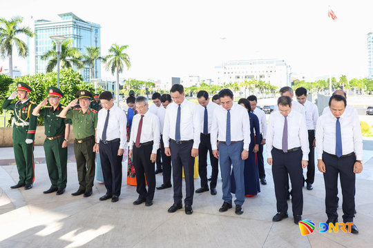 Lãnh đạo thành phố Đà Nẵng dâng hương kỷ niệm 81 năm ngày Quốc khánh 2/9
