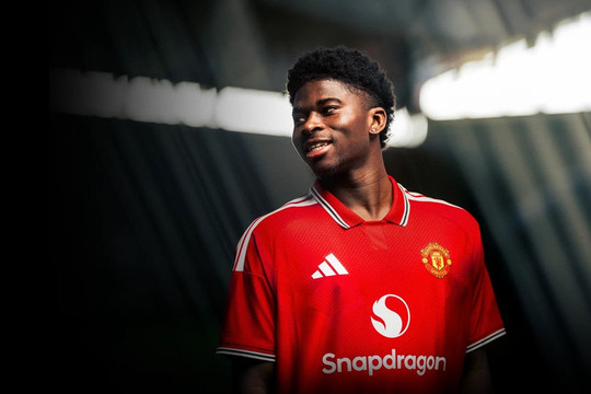 Manchester United chiêu mộ Carlos Baleba: Cú hích tái thiết tuyến giữa sau 20 năm chờ đợi