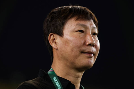 Nghệ thuật xoay tua của HLV Kim Sang-sik đẩy tuyển Thái Lan vào thế bí ở chung kết ASEAN Cup