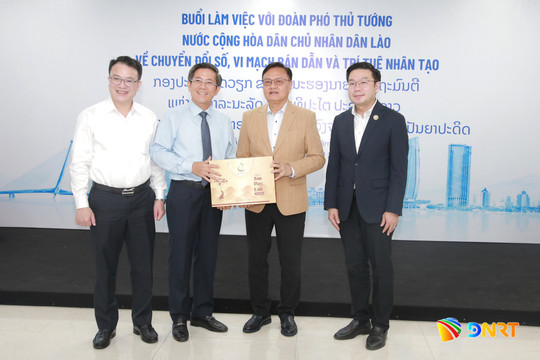 Lao delegation explores digital transformation, semiconductor, AI in Da Nang