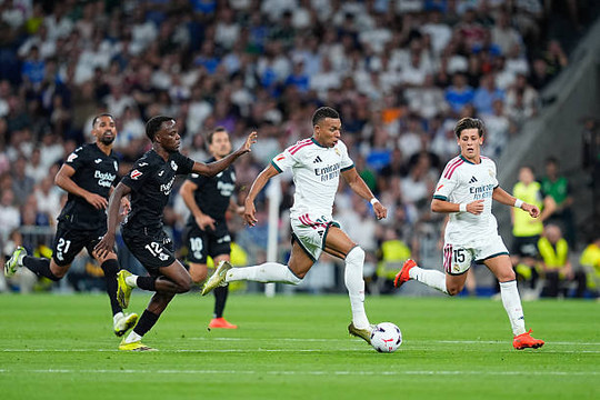 Kylian Mbappe lập hat-trick đẳng cấp giúp Real Madrid đè bẹp Real Sociedad với tỷ số 4-1