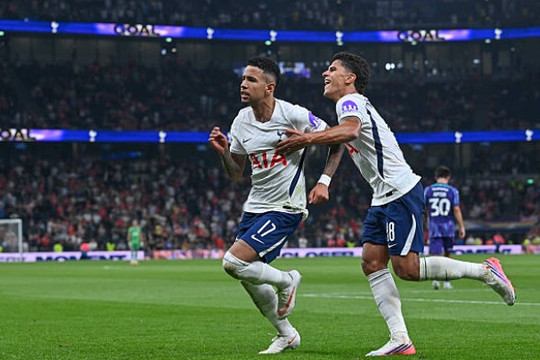 Tottenham đè bẹp Charlton 5-1 tại Cúp Liên đoàn Anh nhờ màn tỏa sáng rực rỡ của Savinho