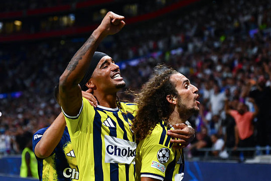 VAR hai lần từ chối bàn thắng, Lyon ôm hận thua Fenerbahce 1-2 ở vòng loại Champions League