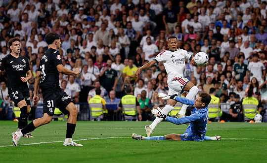 Mbappe lập hat-trick vào lưới Real Sociedad, lập cột mốc hơn 100 bàn thắng cho Real Madrid