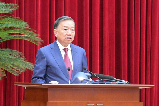 Nghị quyết của Bộ Chính trị về phát triển du lịch Việt Nam trở thành ngành kinh tế mũi nhọn trong kỷ nguyên mới
