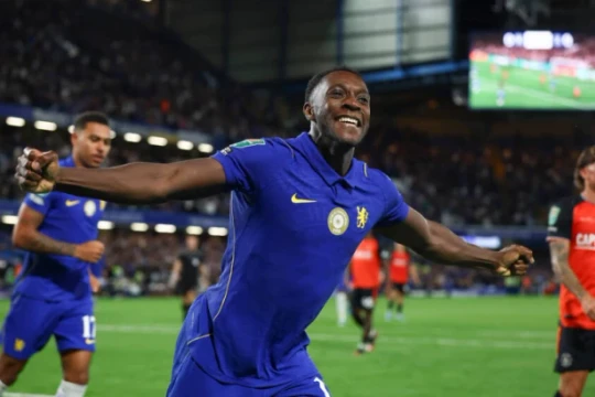 Chelsea vượt qua Luton Town 2-0: Danny Welbeck lập công đưa The Blues vào vòng 3 Carabao Cup