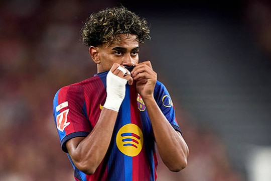 Lamine Yamal thất vọng sau trận thắng Athletic Club, đồng đội tại Barcelona lập tức động viên
