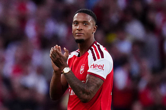 Mikel Arteta xác nhận tân binh Ezri Konsa sẵn sàng ra mắt Arsenal ở trận gặp Aston Villa