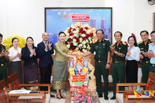 Lao Consul General in Da Nang extends congratulations to municipal War Veterans’ Association